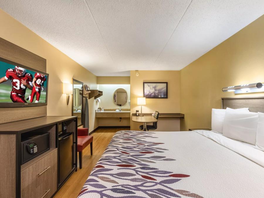 Red Roof Inn Kalamazoo West - Western Michigan U Superior King Amenities Image