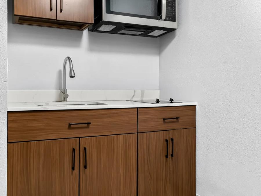 RRI1419_NS Suite 1Queen Kitchen 2 PRO Approved 10-28-24_NT1QK_2 Image