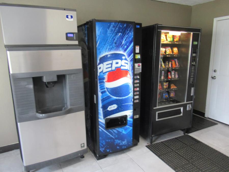 Red Roof Inn Walton - Richwood Vending Image