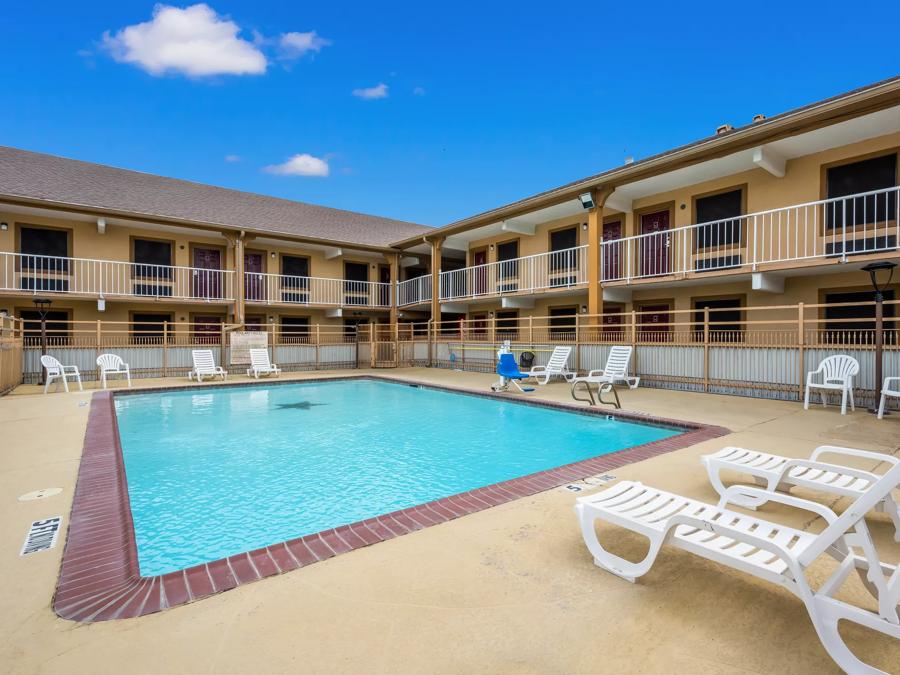 Red Roof Inn College Station Pool Image