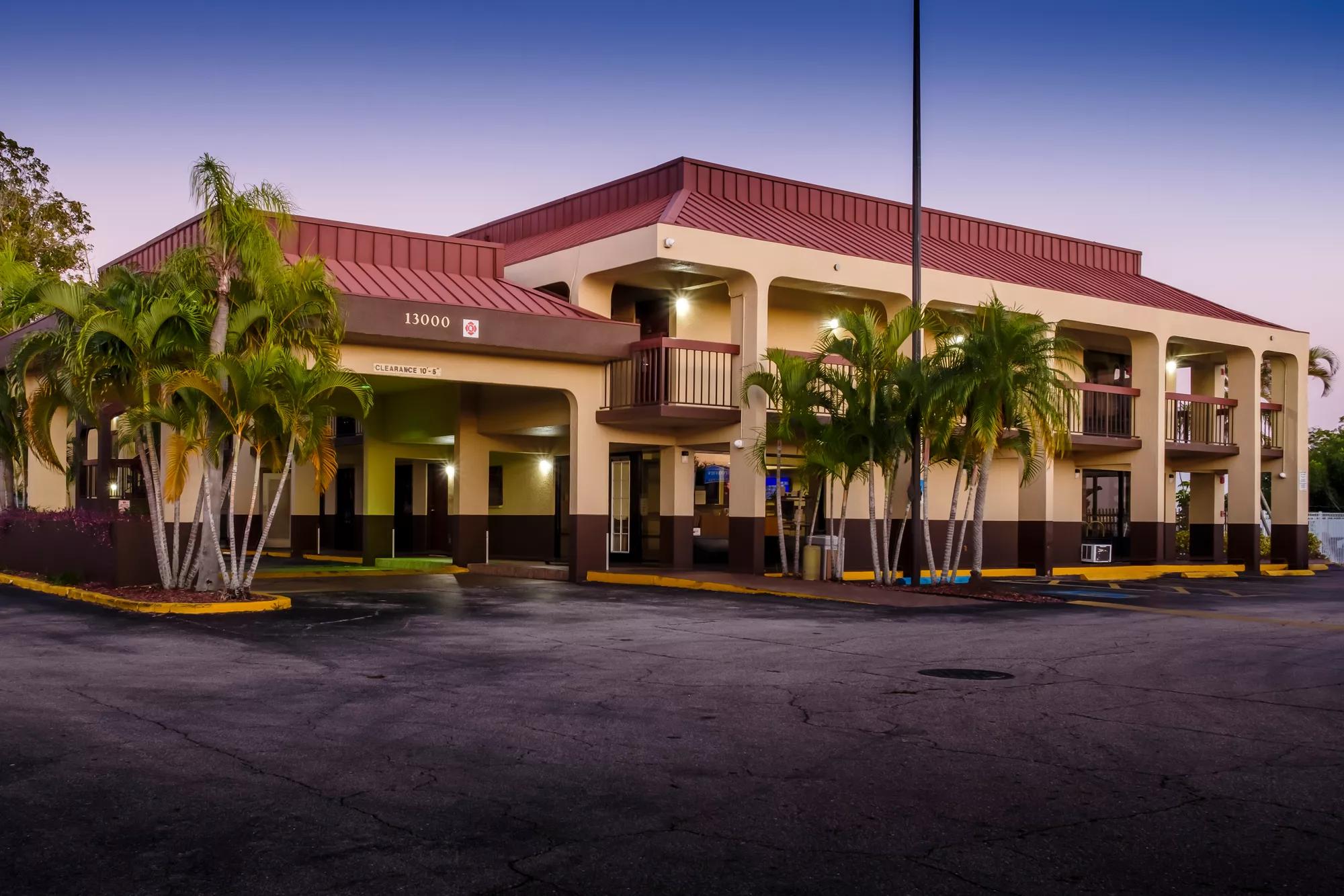 Red Roof Inn Ft Myers Exterior Property Image