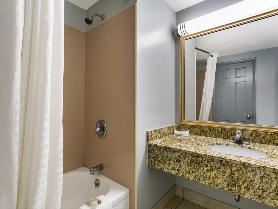  HomeTowne Studios Denver, PA Studio 2 Queen Beds/Sofabed with Stove-Top Non-Smoking Bathroom Image