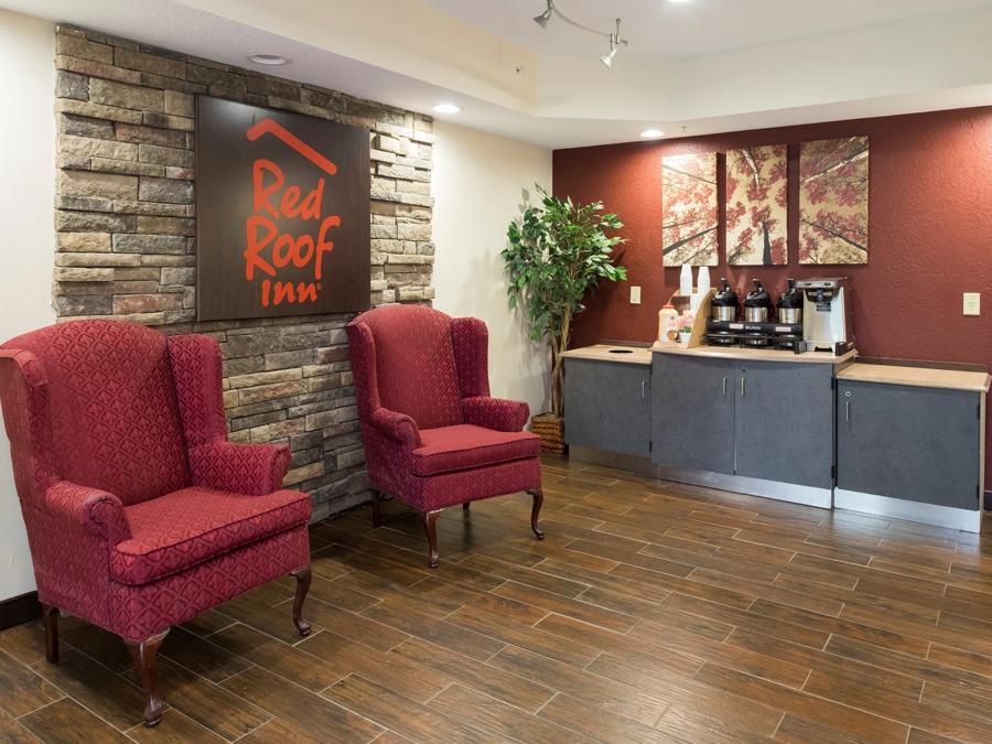 Red Roof Inn Glens Falls - Lake George Front Desk and Lobby Area Image