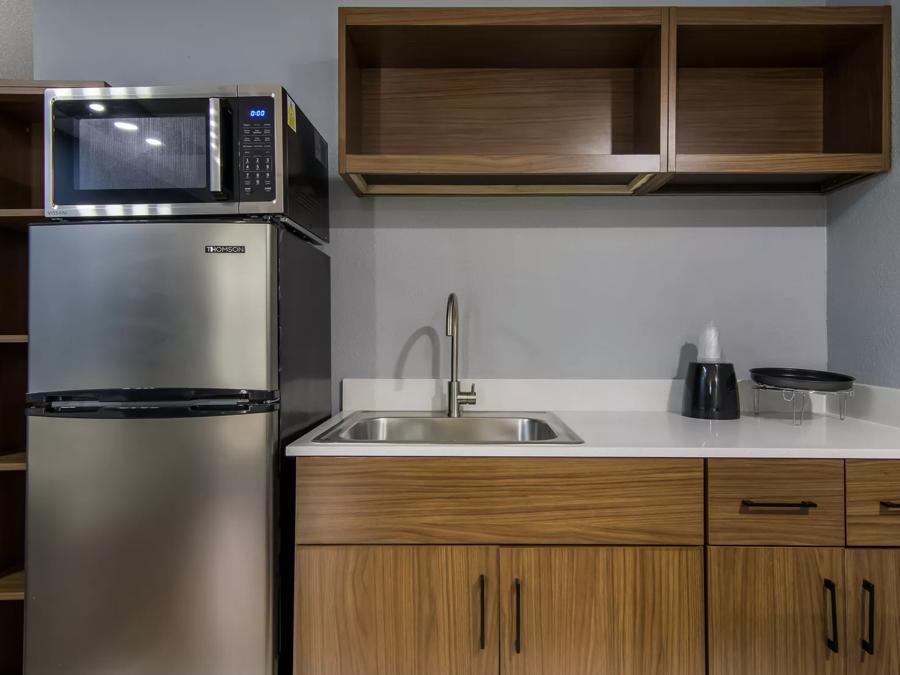 HomeTowne Studios & Conference Center Chicago – N Aurora/ Naperville Studio King Image 