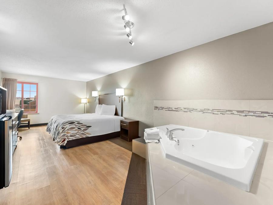 RRI662_NS Suite 1King Micro Jetted Tub 1 PRO Approved 12-8-25_NT1KMJ_1 Image