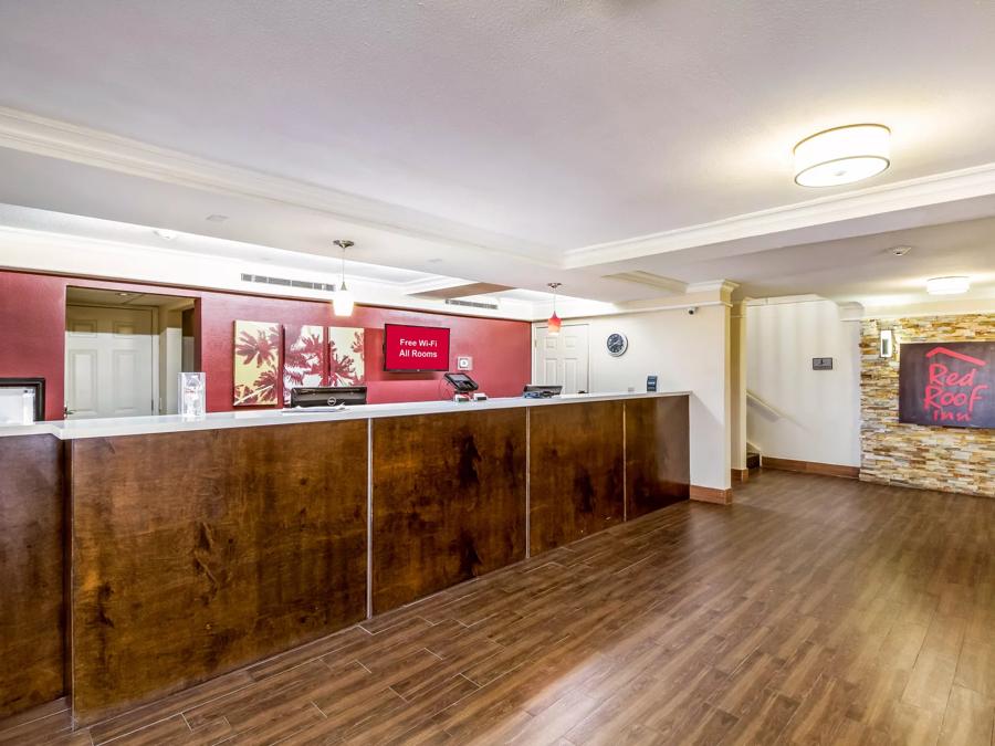 Red Roof Inn Houston East - I-10 Front Desk Image