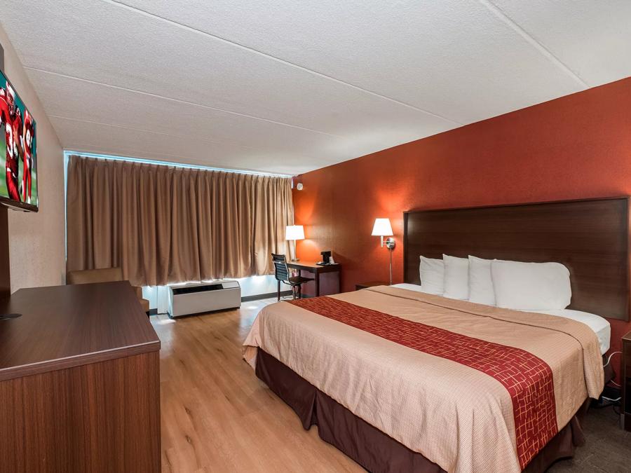 Red Roof Inn Cortland Superior King Room Image Details