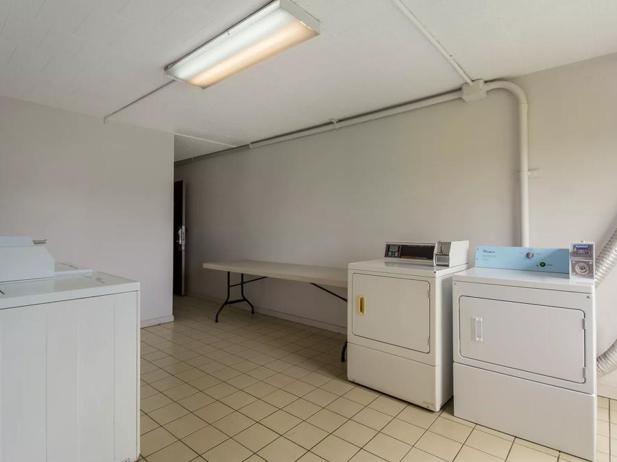 Red Roof Inn New Stanton Laundry Room Image