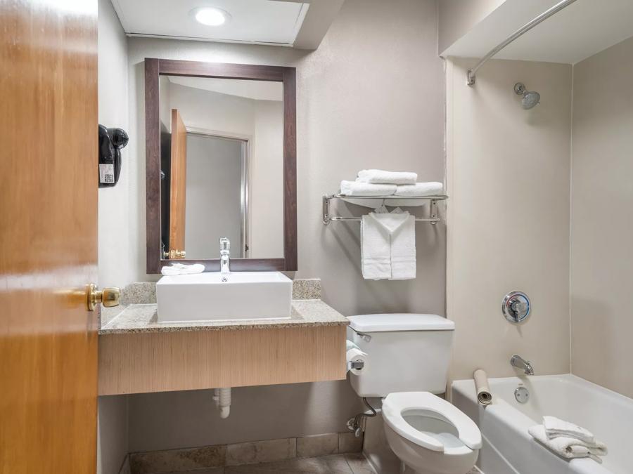 Suite King with Kitchen Non-Smoking Bathroom Image