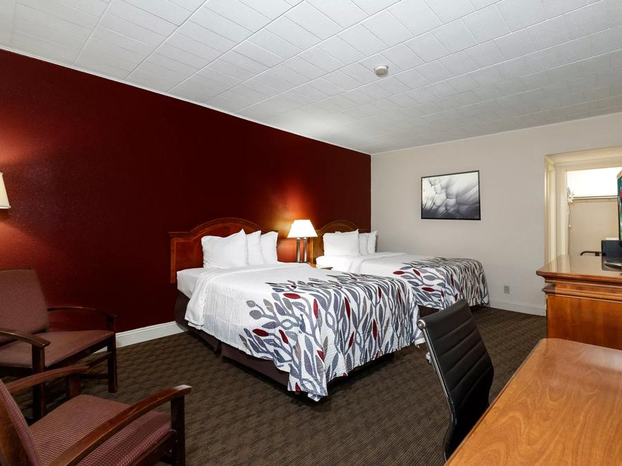 Red Roof Inn & Suites Hazleton Deluxe 2 Full Beds Non-Smoking Image