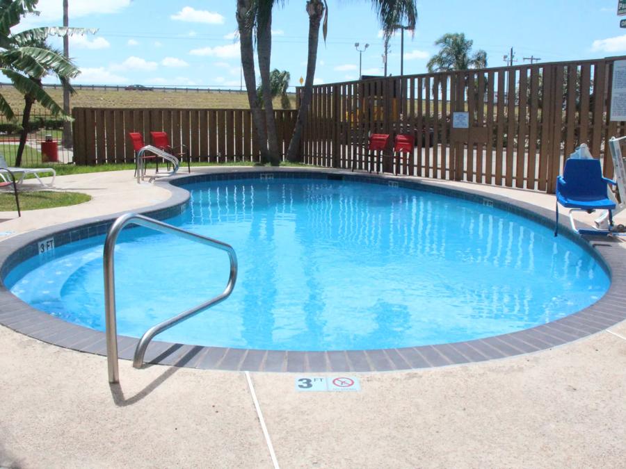 Red Roof Inn Pharr - McAllen Outdoor Swimming Pool