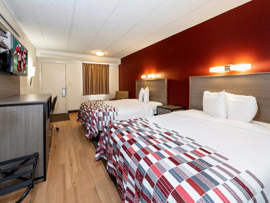 Red Roof Inn Edison Deluxe Double Bed Image