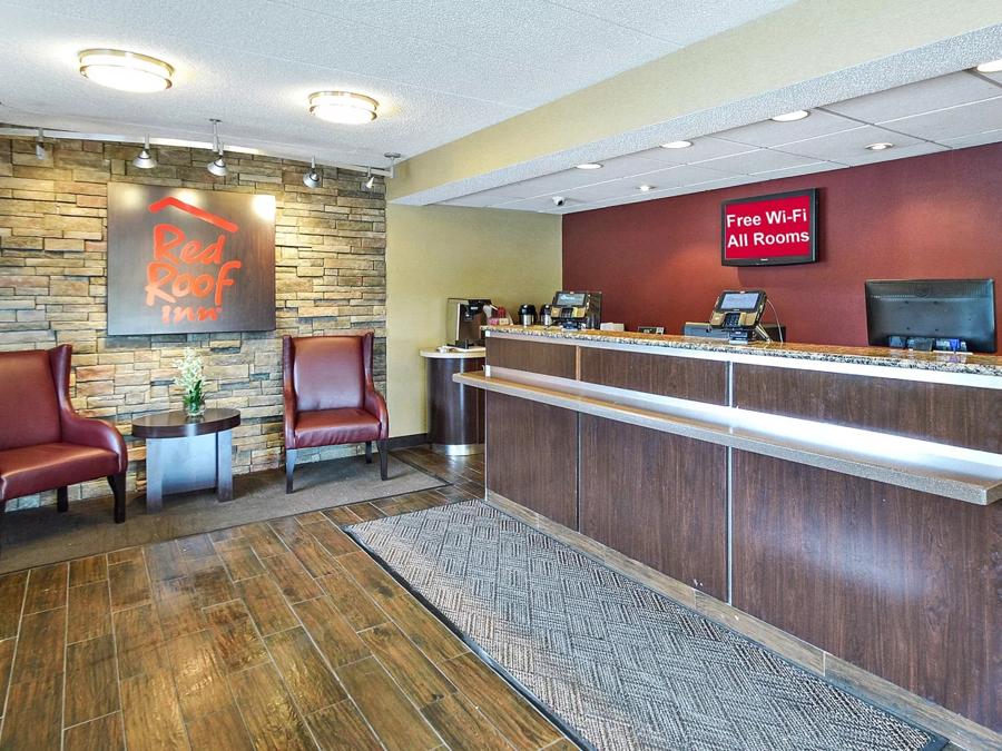 Red Roof Inn Louisville East - Hurstbourne Front Desk and Lobby Image