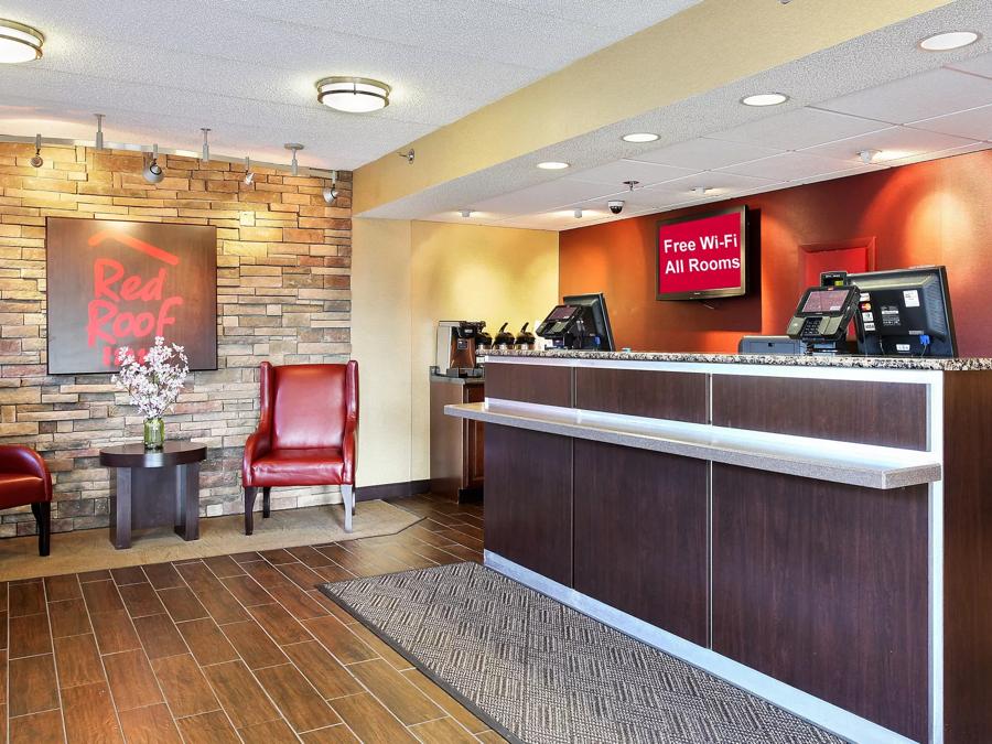 Red Roof Inn Virginia Beach Front Desk and Lobby Image
