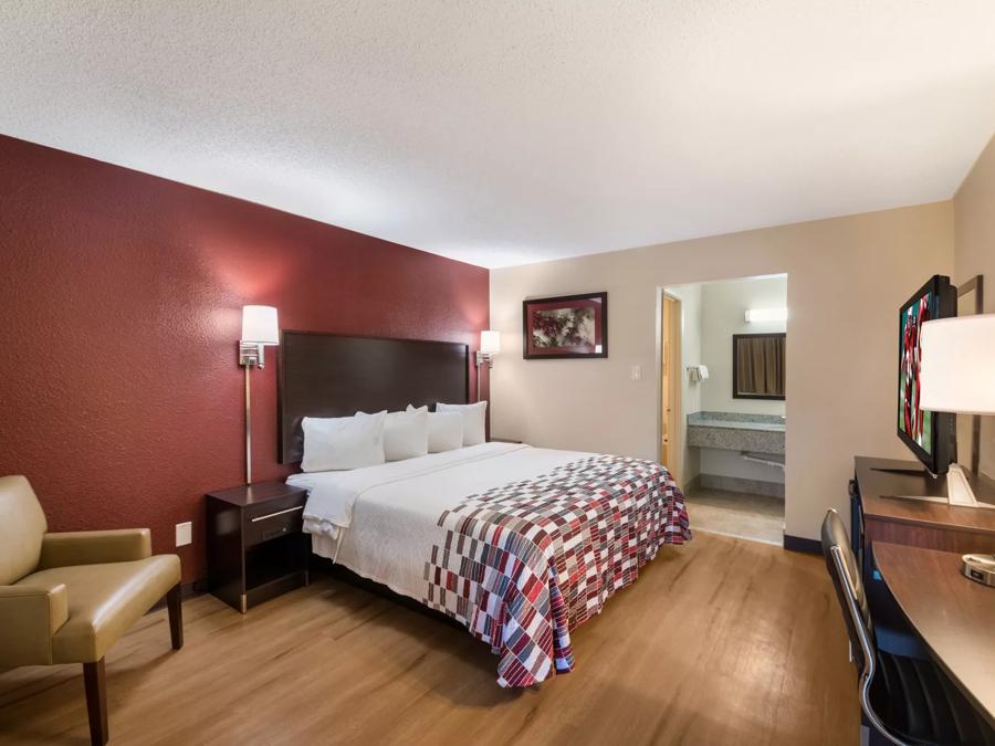 Red Roof Inn Temple King Bed Room Image