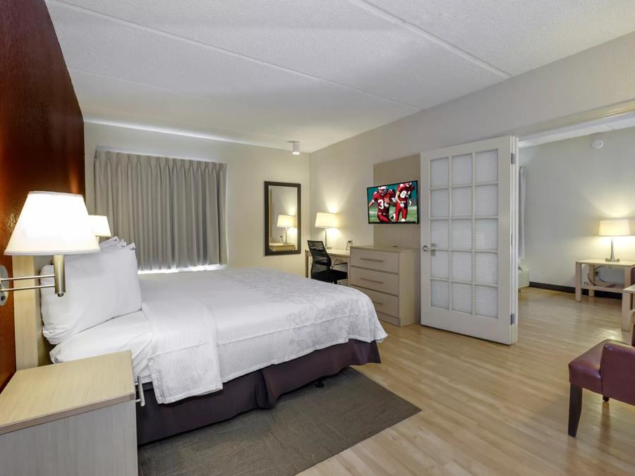 Suite King with 2 Rooms Smoke Free Image