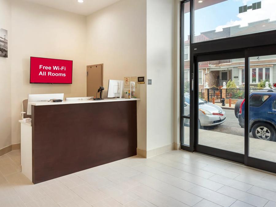 Red Roof PLUS+ Jamaica, NY - JFK Airport Front Desk Image