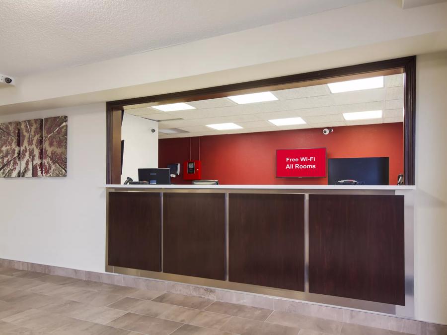 Red Roof Inn Lawrenceburg Front Desk Image