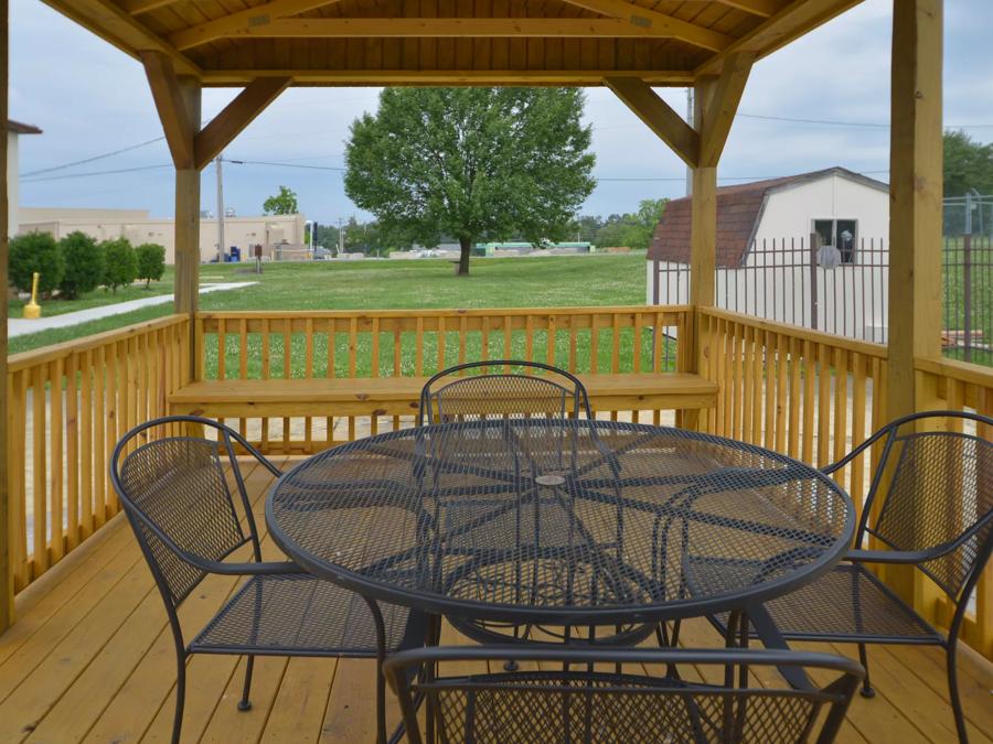 Red Roof Inn Paducah Outdoor Patio Image