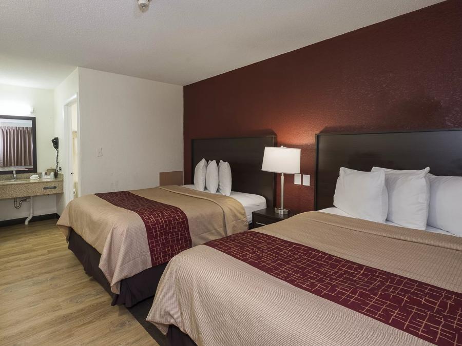 Red Roof Inn Lancaster - Strasburg Deluxe Double Bed Room Image