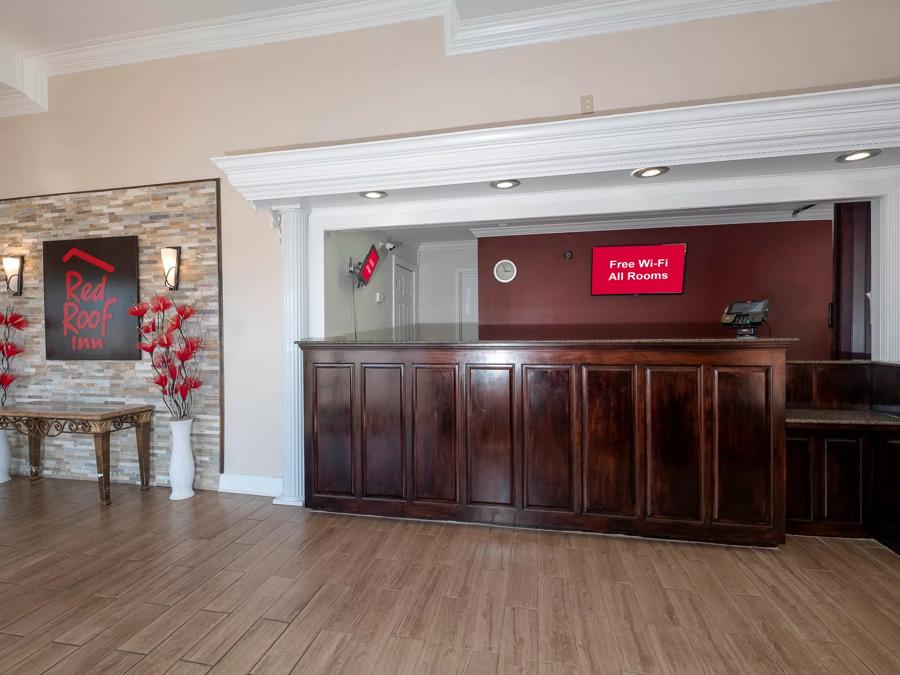 Red Roof Inn Muscle Shoals Front Desk Image