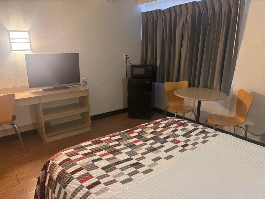 RRI1563_NS ADA Deluxe 1Queen Roll-in Shower 2 TEMP Approved 12-19-25_NAD1QR_2 Image