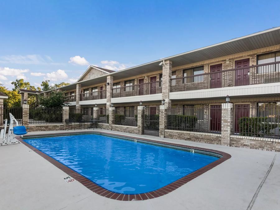 Red Roof Inn Conroe North - Willis Outdoor Swimming Pool Image