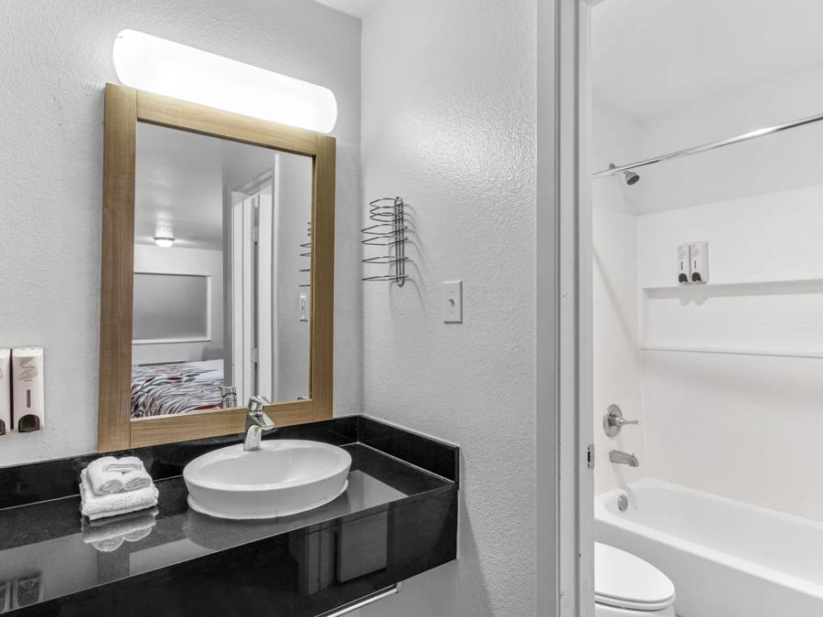 RRI1281_2 Queen Beds Bathroom 1 PRO Approved 7-28-26 Image