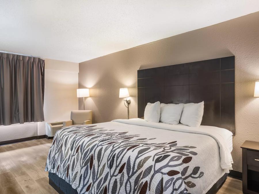 Red Roof Inn Savannah – Southside/Midtown Superior King Non-Smoking Image