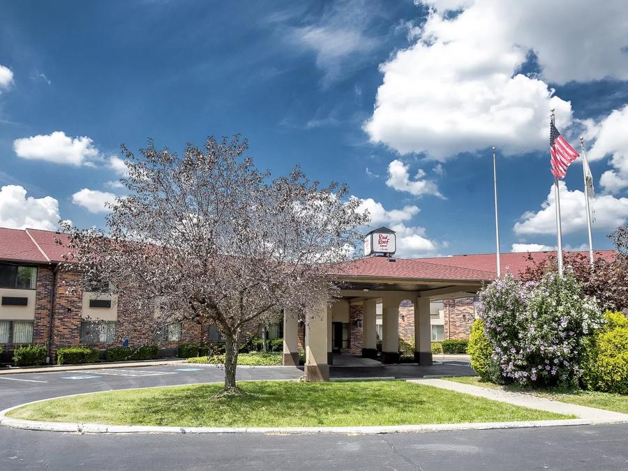 Red Roof Inn & Suites Hermitage Property Exterior Image