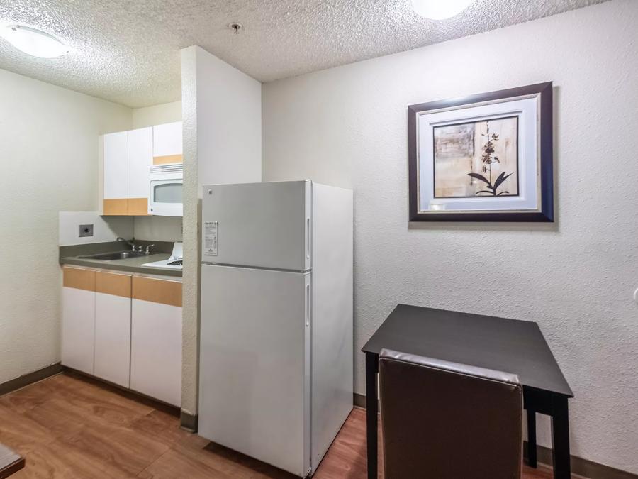  Studio 1 Queen Bed with Desk Non-Smoking Kitchen Image