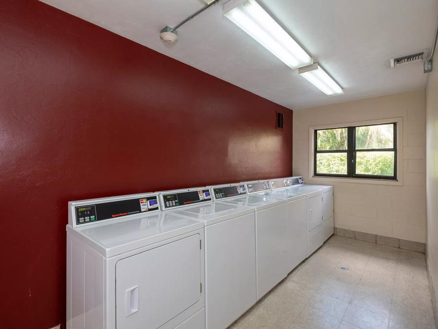 Red Roof PLUS+ & Suites Naples Downtown-5th Ave S - Coin Laundry Image