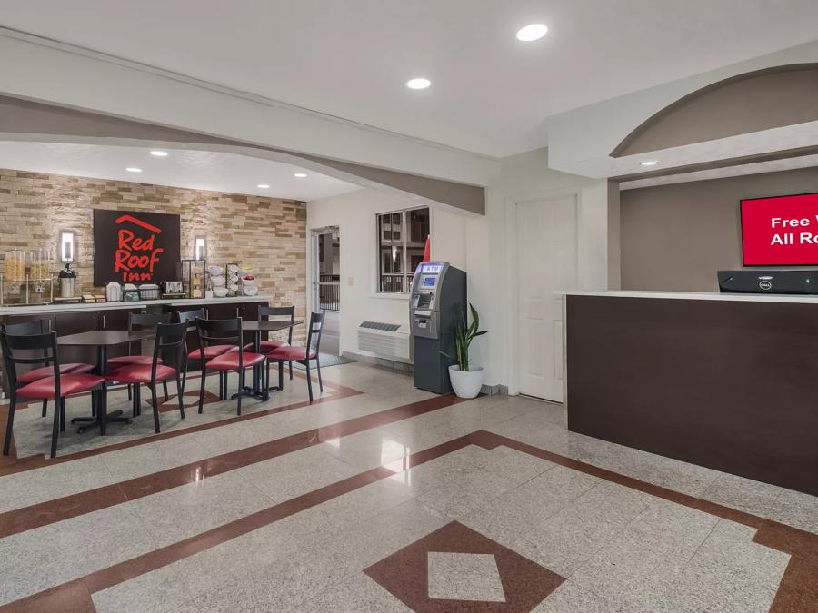 Red Roof Inn Crossville Lobby Sitting Area Image