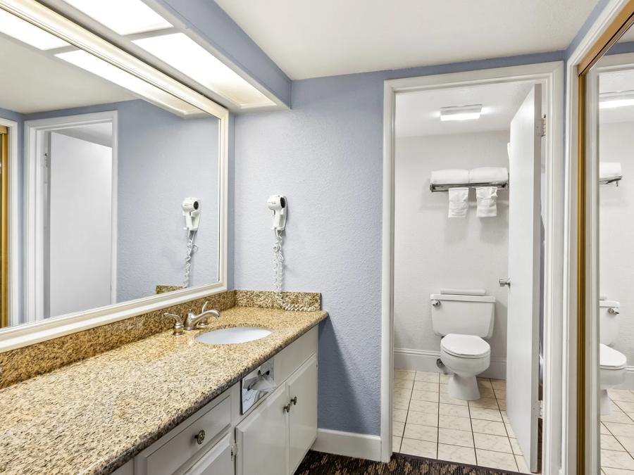 HTS1437_Bathroom 4 PRO Approved 7-15-25 Image