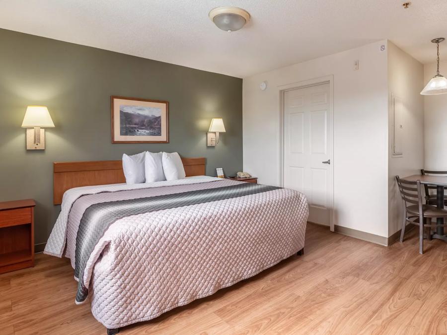 HomeTowne Studios & Suites Charlotte - Concord Studio King Bed Non-Smoking