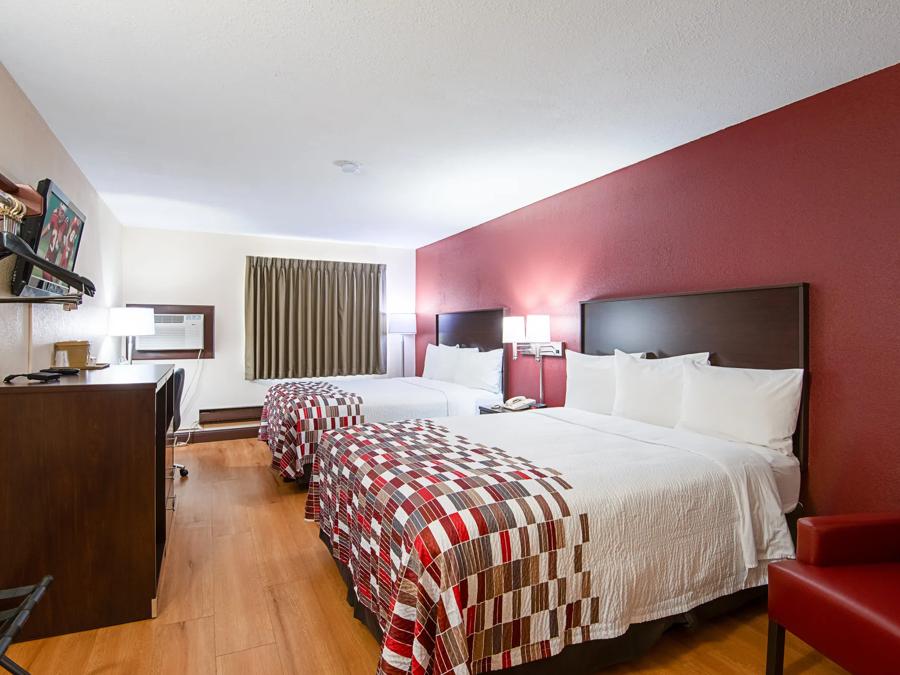 296-deluxe 2 queen beds-01 image