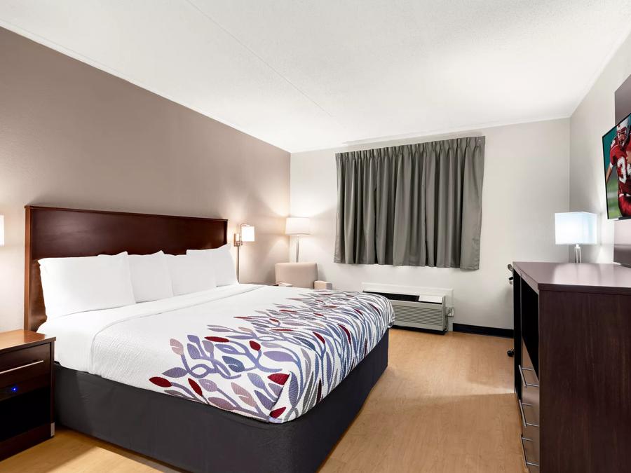 Red Roof Inn Norwich Superior King Non-Smoking Image