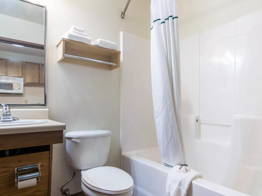 HomeTowne Studios & Suites Bentonville Studio 1 Queen Bed Non-Smoking Bathroom Image