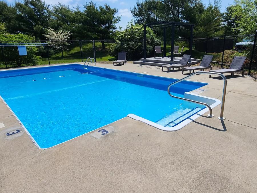 Red Roof Inn & Suites Newport - Middletown, RI Swimming pool Image