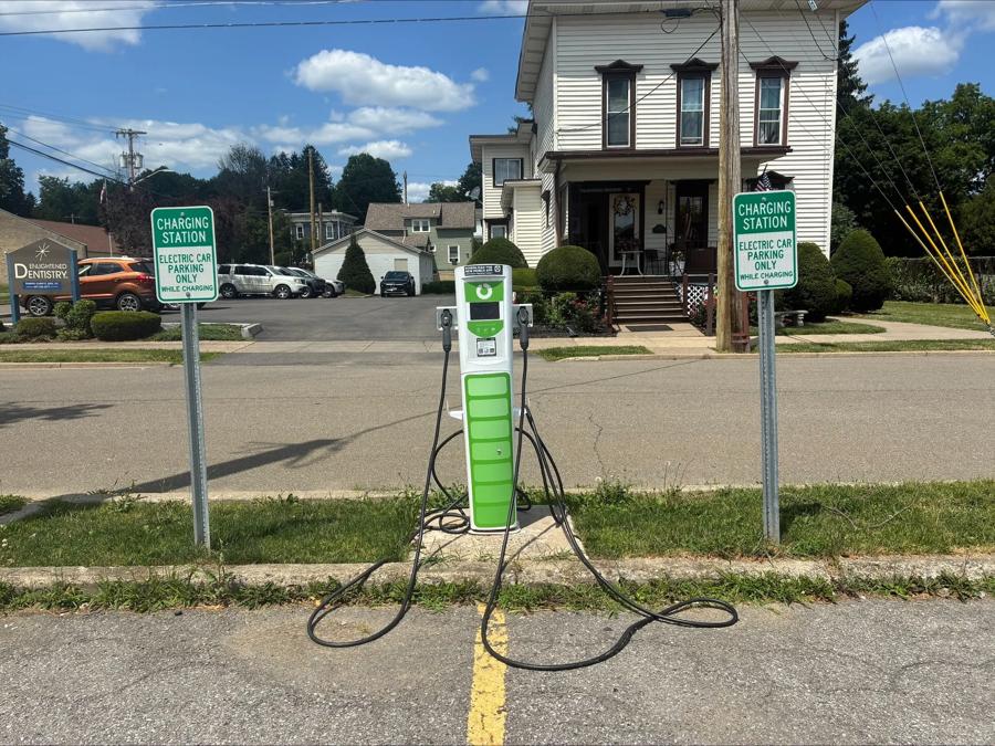 RRI1173_Exterior_EV Charger_TEMP Image