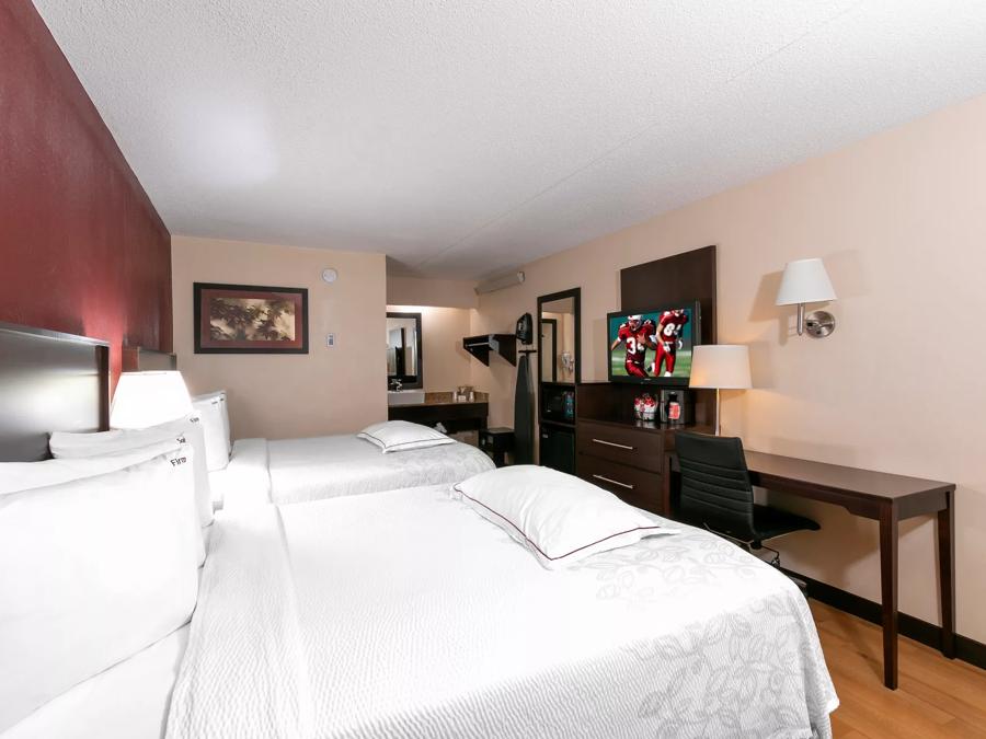 Red Roof PLUS+ Washington DC – Alexandria Premium 2 Full Beds Smoke Free image