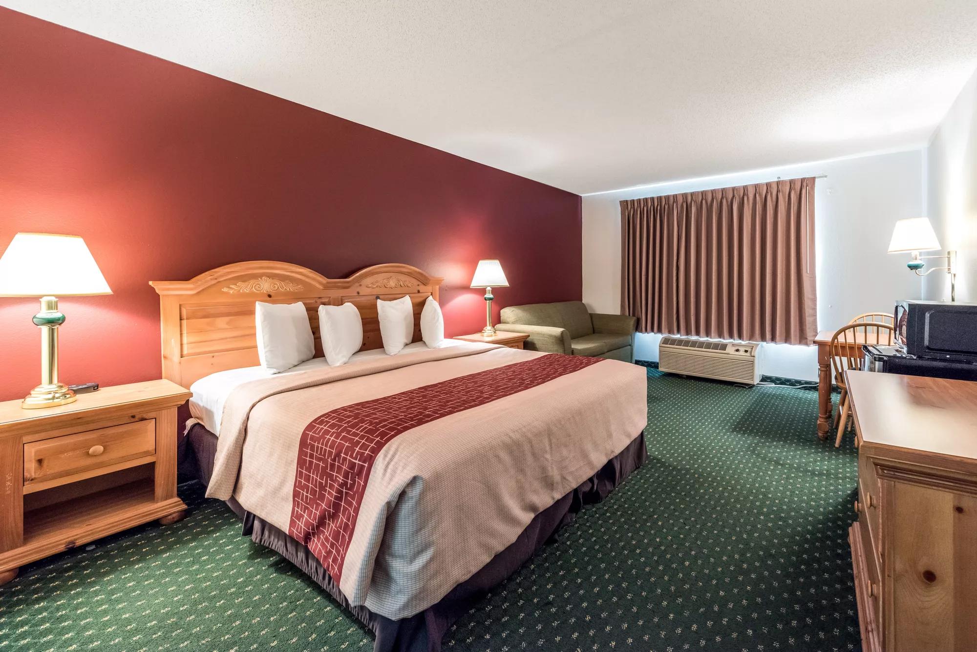 Red Roof Inn & Suites Knoxville East Superior King Room Image