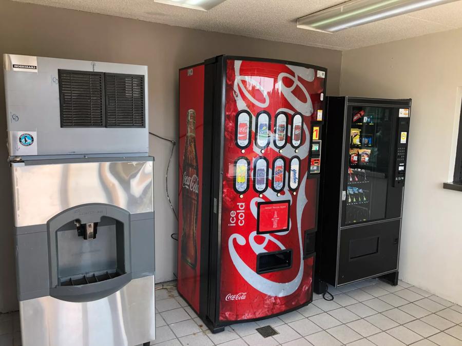 Red Roof Inn Greenville, NC Vending Image