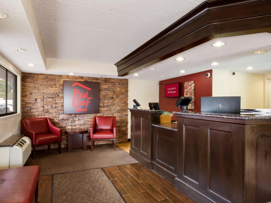 Red Roof Inn Grand Rapids Airport Front Desk and Lobby Image