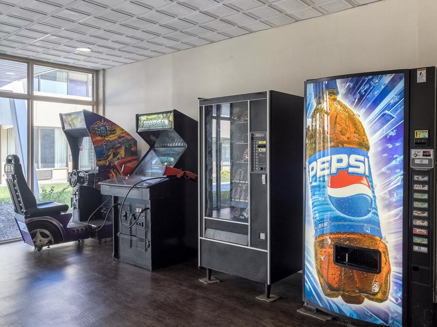 Red Roof Inn Clearfield Vending Image