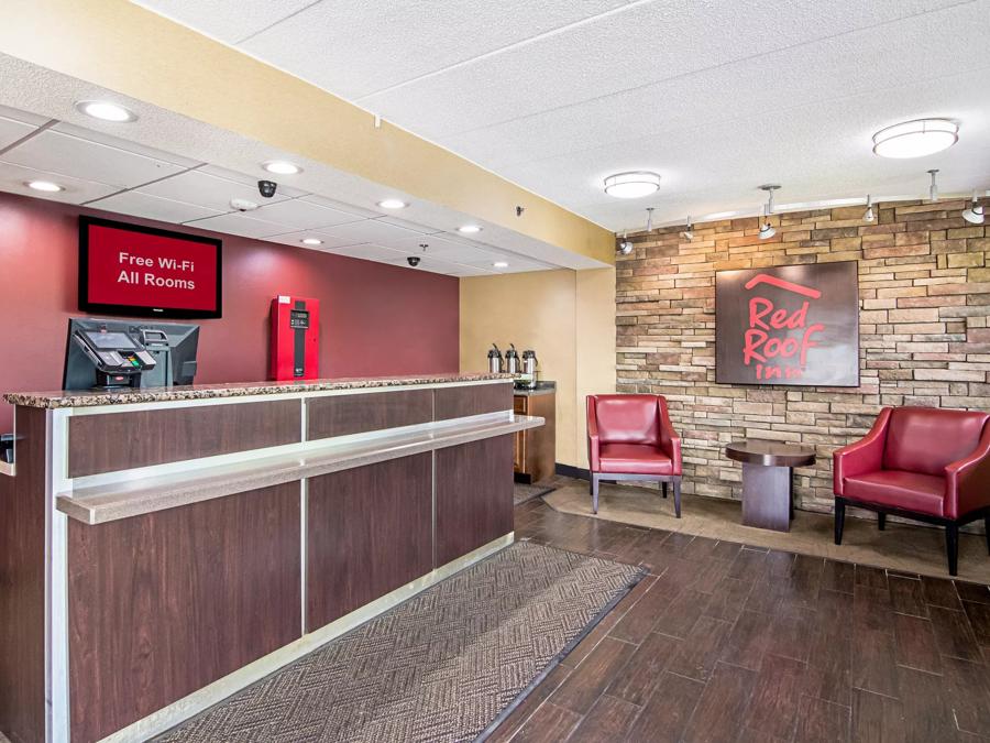 Red Roof Inn Hampton Coliseum & Convention Center Front Desk Image