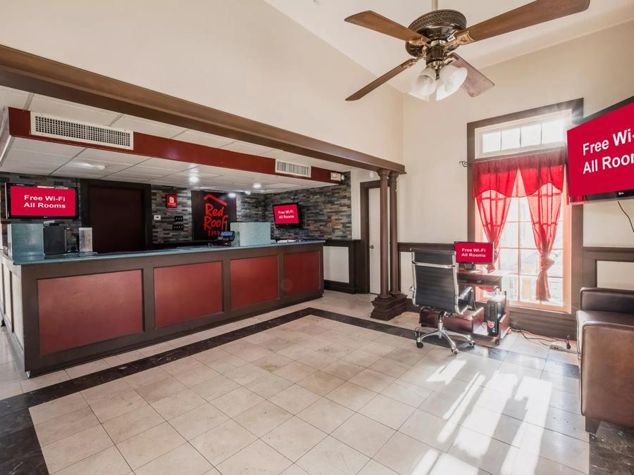 Red Roof Inn Morgan City Front Desk and Lobby Area Image