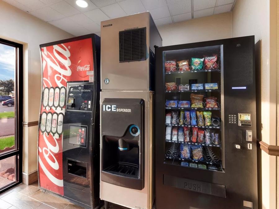 Red Roof Inn & Suites Columbus - West Broad Vending Image