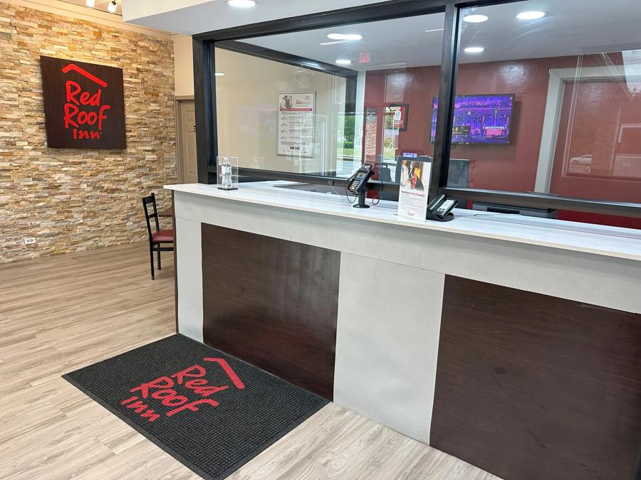Red Roof Inn Richmond, VA Front Desk Image