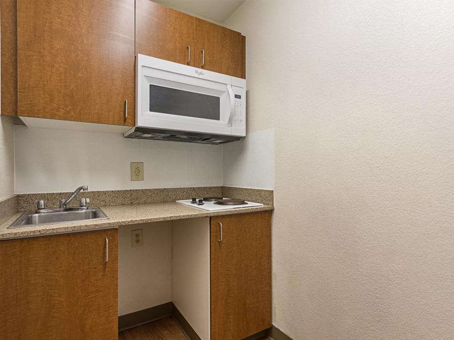 HomeTowne Studios Dallas - Irving Kitchenette Image